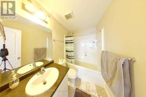 #1 -910 Reeves Ave, London, ON - Indoor Photo Showing Bathroom