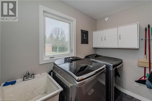 95 Halls Drive, Elora, ON - Indoor Photo Showing Laundry Room