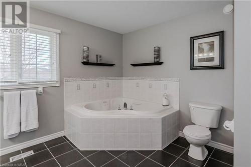 95 Halls Drive, Elora, ON - Indoor Photo Showing Bathroom