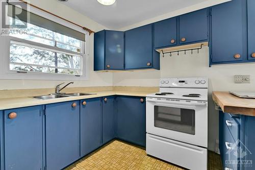 4579 Whittaker Road, Williamsburg, ON - Indoor Photo Showing Kitchen With Double Sink