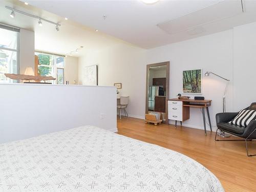 111-379 Tyee Rd, Victoria, BC - Indoor Photo Showing Bedroom