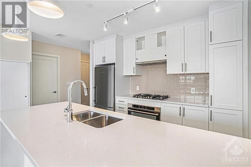 570 De Mazenod Avenue Unit#611, Ottawa, ON - Indoor Photo Showing Kitchen With Double Sink With Upgraded Kitchen