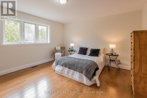 7 Pigeonview Street, Kawartha Lakes, ON - Indoor Photo Showing Bedroom