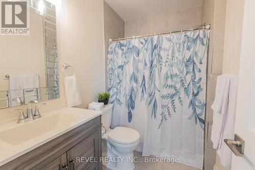 7 Pigeonview Street, Kawartha Lakes, ON - Indoor Photo Showing Bathroom
