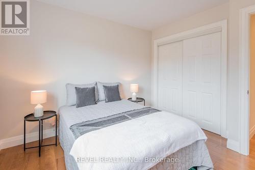 7 Pigeonview Street, Kawartha Lakes, ON - Indoor Photo Showing Bedroom