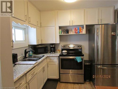 376 26Th Street W, Owen Sound, ON - Indoor Photo Showing Kitchen With Double Sink