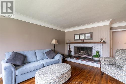 55 Faircourt Avenue, Chatham, ON - Indoor Photo Showing Living Room With Fireplace