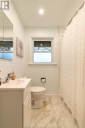55 Faircourt Avenue, Chatham, ON - Indoor Photo Showing Bathroom