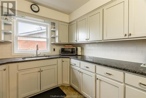 55 Faircourt Avenue, Chatham, ON - Indoor Photo Showing Kitchen
