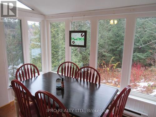 1063 Lakeview Rd, Muskoka Lakes, ON - Indoor Photo Showing Dining Room