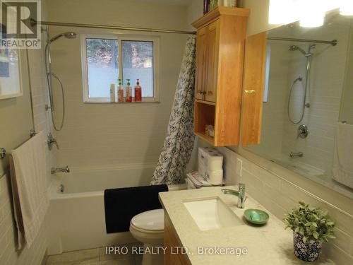 1063 Lakeview Rd, Muskoka Lakes, ON - Indoor Photo Showing Bathroom
