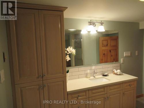 1063 Lakeview Rd, Muskoka Lakes, ON - Indoor Photo Showing Other Room