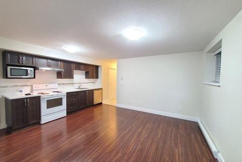167Xx 22A Avenue, Surrey, BC - Indoor Photo Showing Kitchen