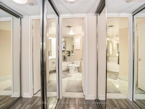 802-38 Elm St, Toronto, ON - Indoor Photo Showing Bathroom