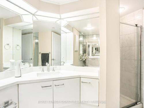 802-38 Elm St, Toronto, ON - Indoor Photo Showing Bathroom