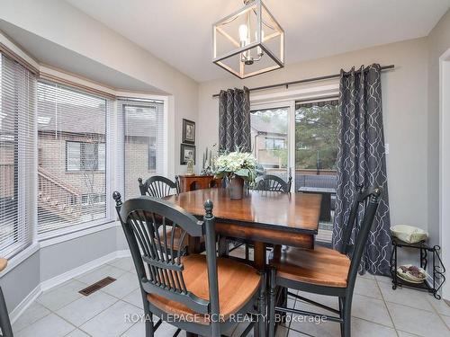 147 Riverview Rd, New Tecumseth, ON - Indoor Photo Showing Dining Room