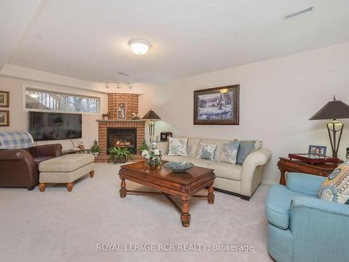 147 Riverview Rd, New Tecumseth, ON - Indoor Photo Showing Living Room With Fireplace