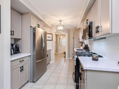 147 Riverview Rd, New Tecumseth, ON - Indoor Photo Showing Kitchen