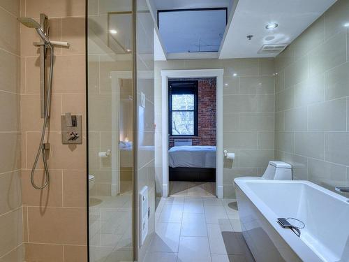 Ensuite bathroom - 210-1830 Rue Panet, Montréal (Ville-Marie), QC - Indoor Photo Showing Bathroom