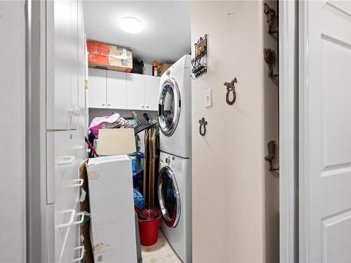 216-4971 Songbird Pl, Nanaimo, BC - Indoor Photo Showing Laundry Room
