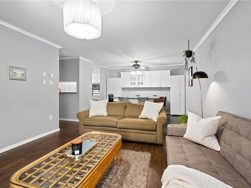 216-4971 Songbird Pl, Nanaimo, BC - Indoor Photo Showing Living Room