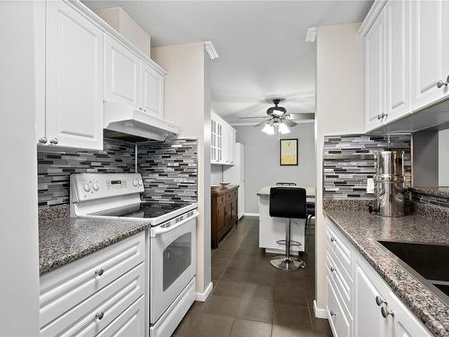 216-4971 Songbird Pl, Nanaimo, BC - Indoor Photo Showing Kitchen