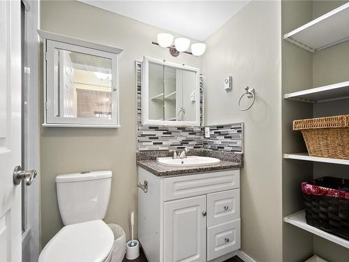 216-4971 Songbird Pl, Nanaimo, BC - Indoor Photo Showing Bathroom