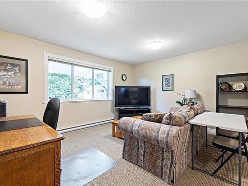 6046 Montgomery Way, Nanaimo, BC - Indoor Photo Showing Living Room