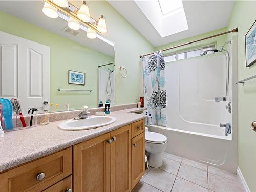 6046 Montgomery Way, Nanaimo, BC - Indoor Photo Showing Bathroom
