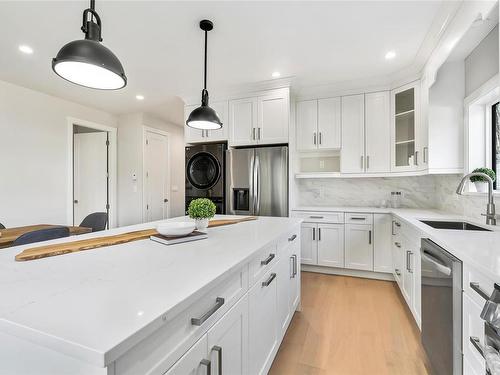 256 Superior St, Victoria, BC - Indoor Photo Showing Kitchen With Upgraded Kitchen