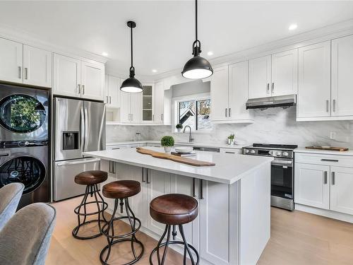 256 Superior St, Victoria, BC - Indoor Photo Showing Kitchen With Upgraded Kitchen