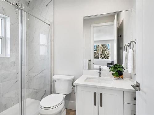 256 Superior St, Victoria, BC - Indoor Photo Showing Bathroom