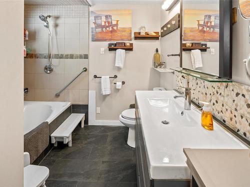 3708 Renfrew Rd, Shawnigan Lake, BC - Indoor Photo Showing Bathroom