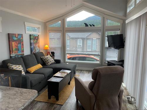 2144 Henderson Lake, Nanaimo, BC - Indoor Photo Showing Living Room