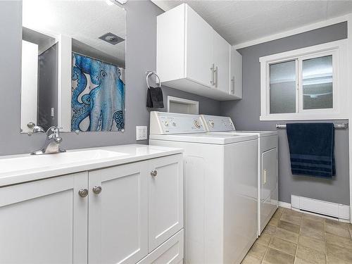 924 Kasba Cir, Parksville, BC - Indoor Photo Showing Laundry Room