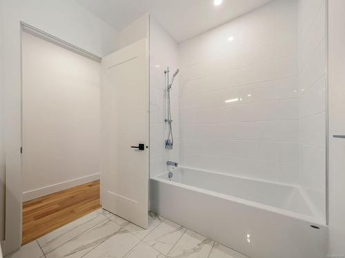 119-463 Hirst Ave, Parksville, BC - Indoor Photo Showing Bathroom