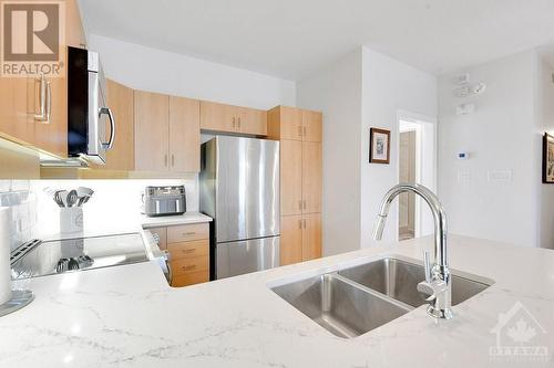330 Royal Fern Way, Ottawa, ON - Indoor Photo Showing Kitchen With Double Sink