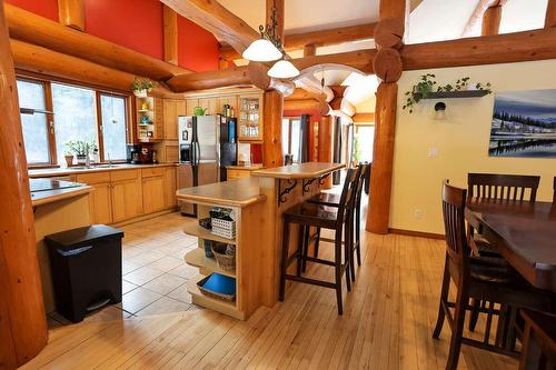 6511 Sproule Creek Road, Nelson, BC - Indoor Photo Showing Dining Room