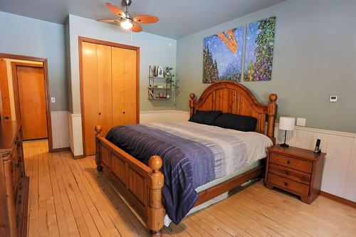 6511 Sproule Creek Road, Nelson, BC - Indoor Photo Showing Bedroom