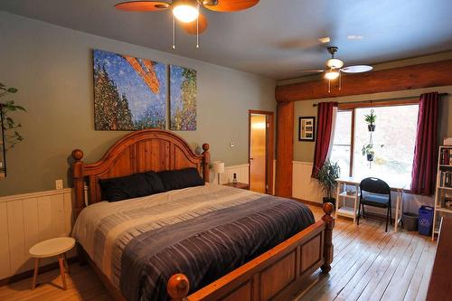 6511 Sproule Creek Road, Nelson, BC - Indoor Photo Showing Bedroom