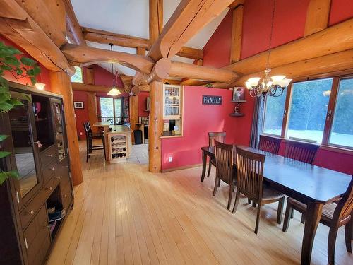 6511 Sproule Creek Road, Nelson, BC - Indoor Photo Showing Dining Room