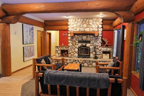 6511 Sproule Creek Road, Nelson, BC - Indoor With Fireplace