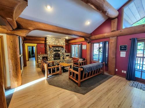 6511 Sproule Creek Road, Nelson, BC - Indoor