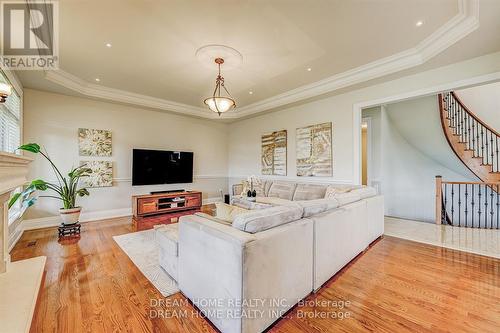 23 Spruceview Pl, Whitchurch-Stouffville, ON - Indoor Photo Showing Living Room
