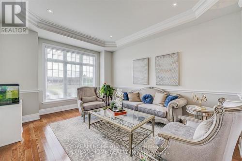 23 Spruceview Pl, Whitchurch-Stouffville, ON - Indoor Photo Showing Living Room