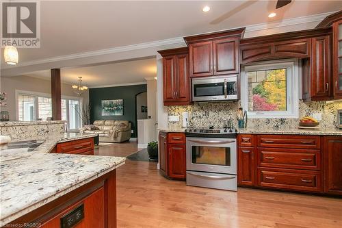 51 Grouse Drive, South Bruce Peninsula, ON - Indoor Photo Showing Kitchen With Upgraded Kitchen