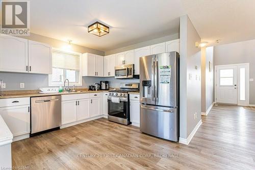1238 Darnley Boulevard, London, ON - Indoor Photo Showing Kitchen With Double Sink