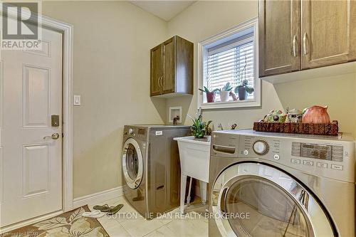 2310 Callingham Dr, London, ON - Indoor Photo Showing Laundry Room