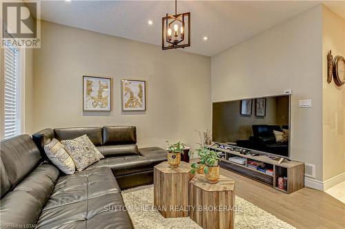 2310 Callingham Dr, London, ON - Indoor Photo Showing Living Room