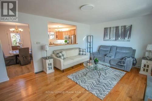 1 Hopkins Rd, Kawartha Lakes, ON - Indoor Photo Showing Living Room